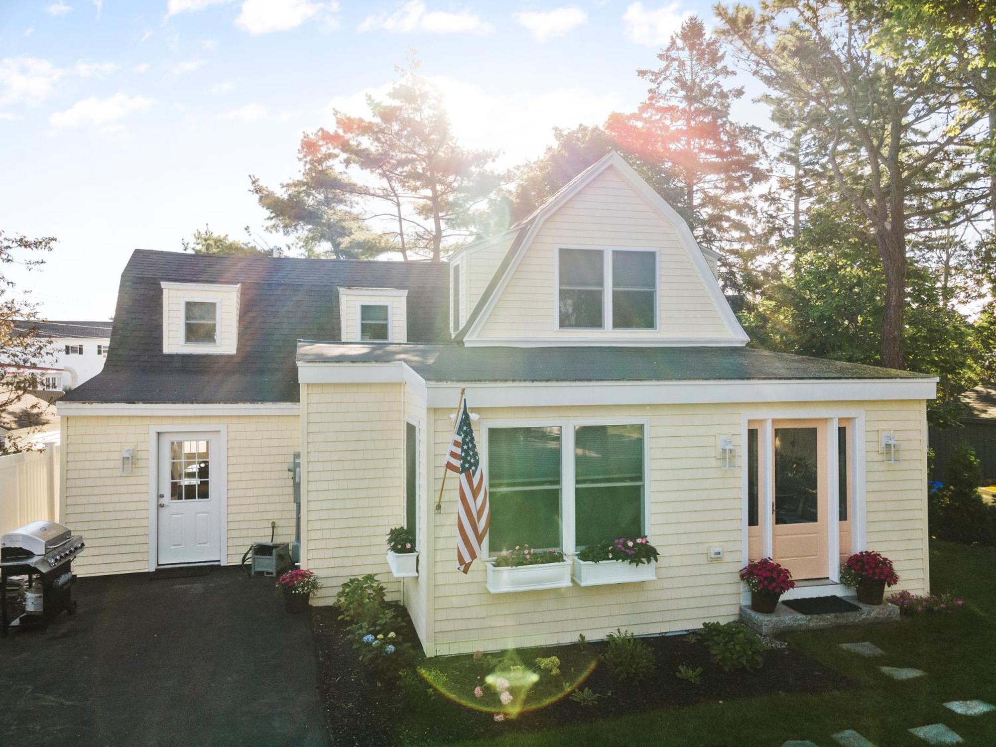 Bright 4Br Beach House, Pine Point Perfection Scarborough Exterior photo