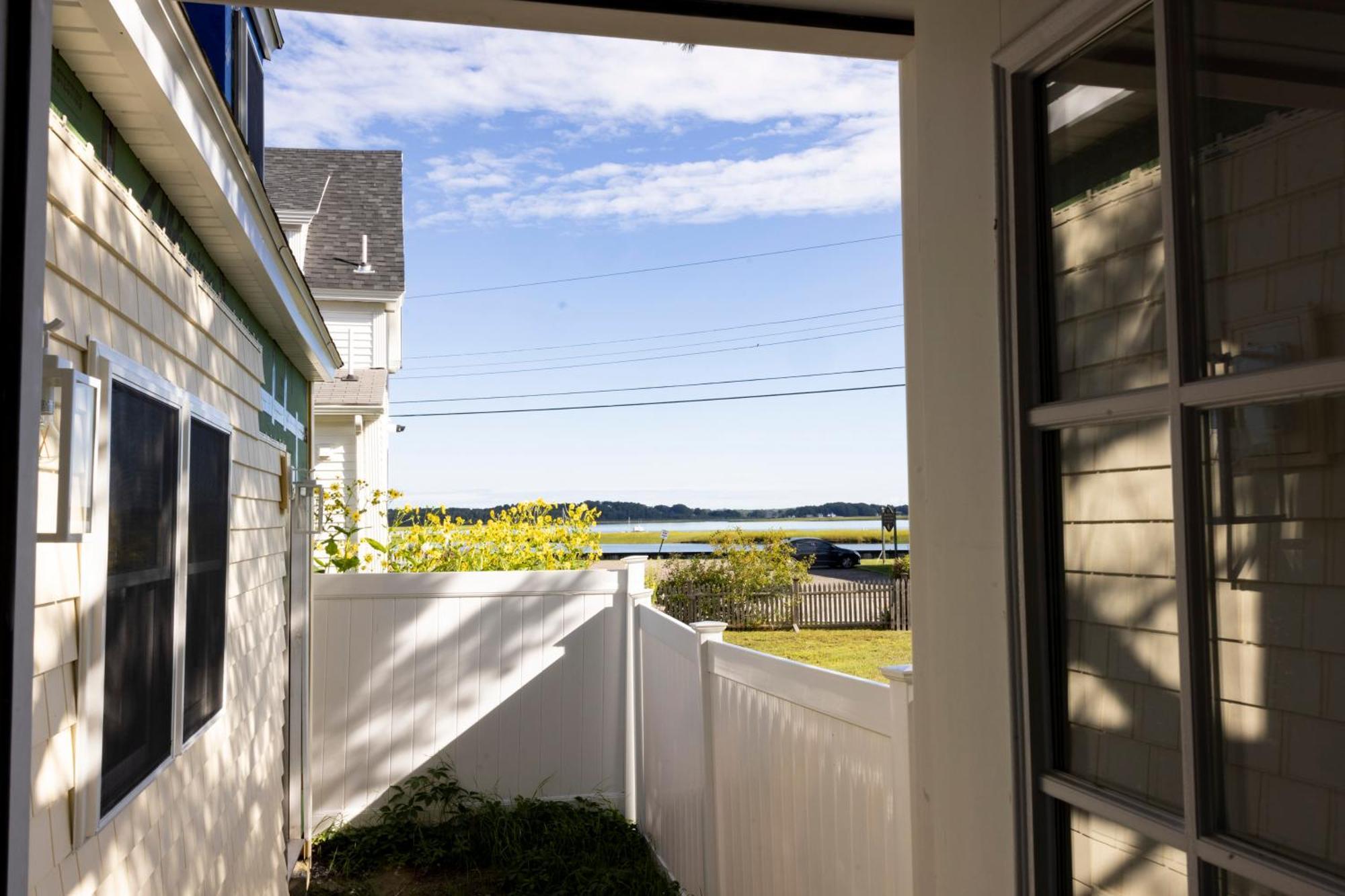 Bright 4Br Beach House, Pine Point Perfection Scarborough Exterior photo